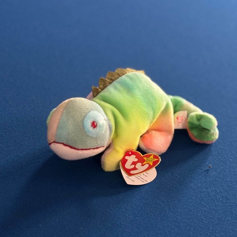 rare 1st generation retired “Iggy" Ty beanie baby.with errors